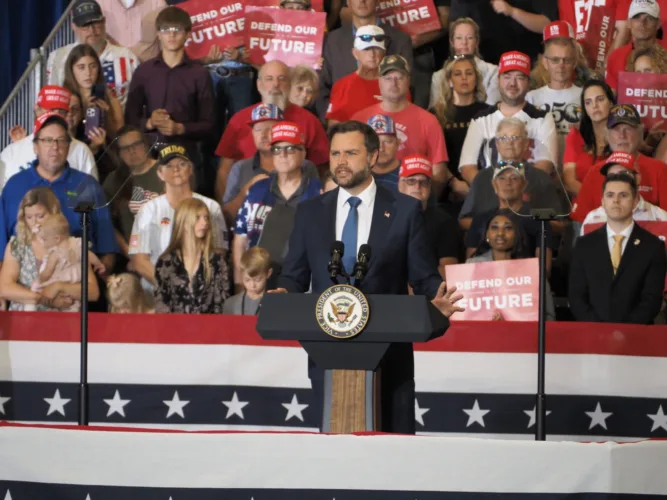 Vance rallies Iowa Republicans, says Trump’s trade policies benefit farmers